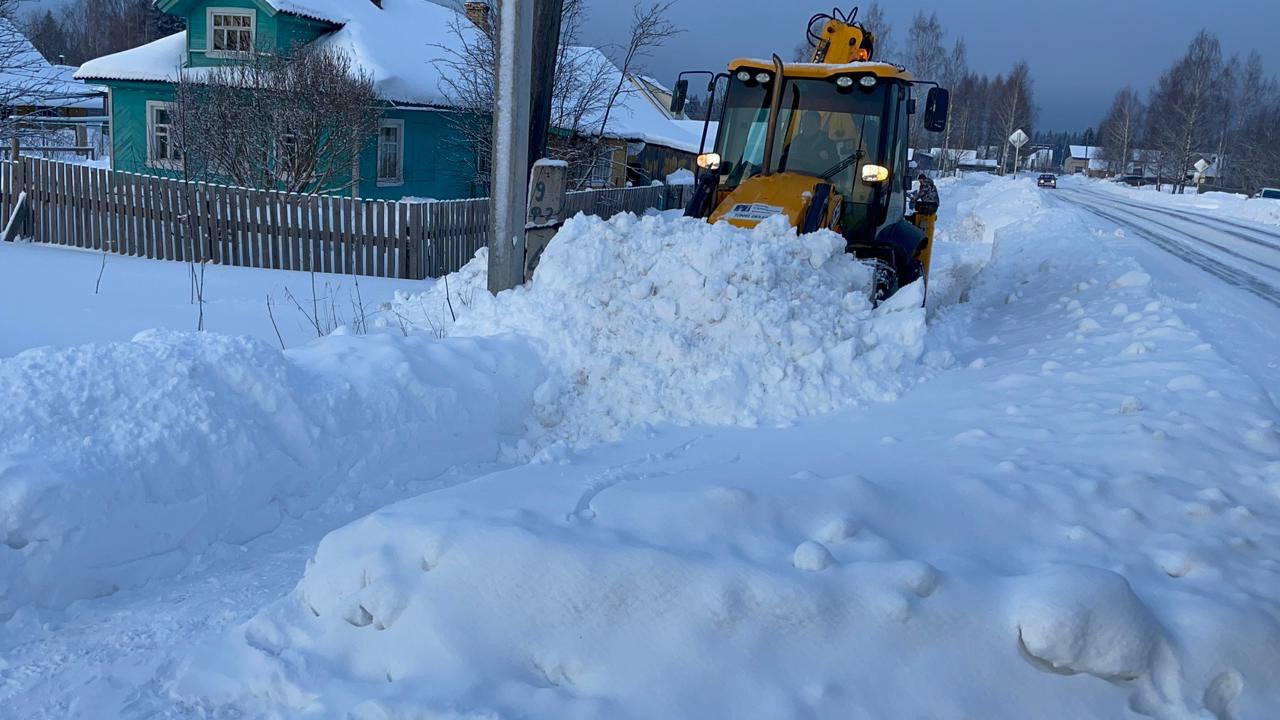 Расчистка снега в поселке Плесецк.